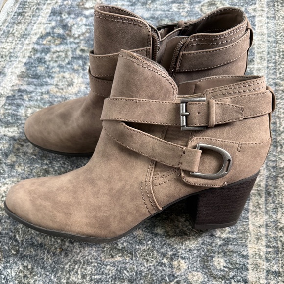 Indigo Rd. Tan Ankle Booties - Picture 4 of 9